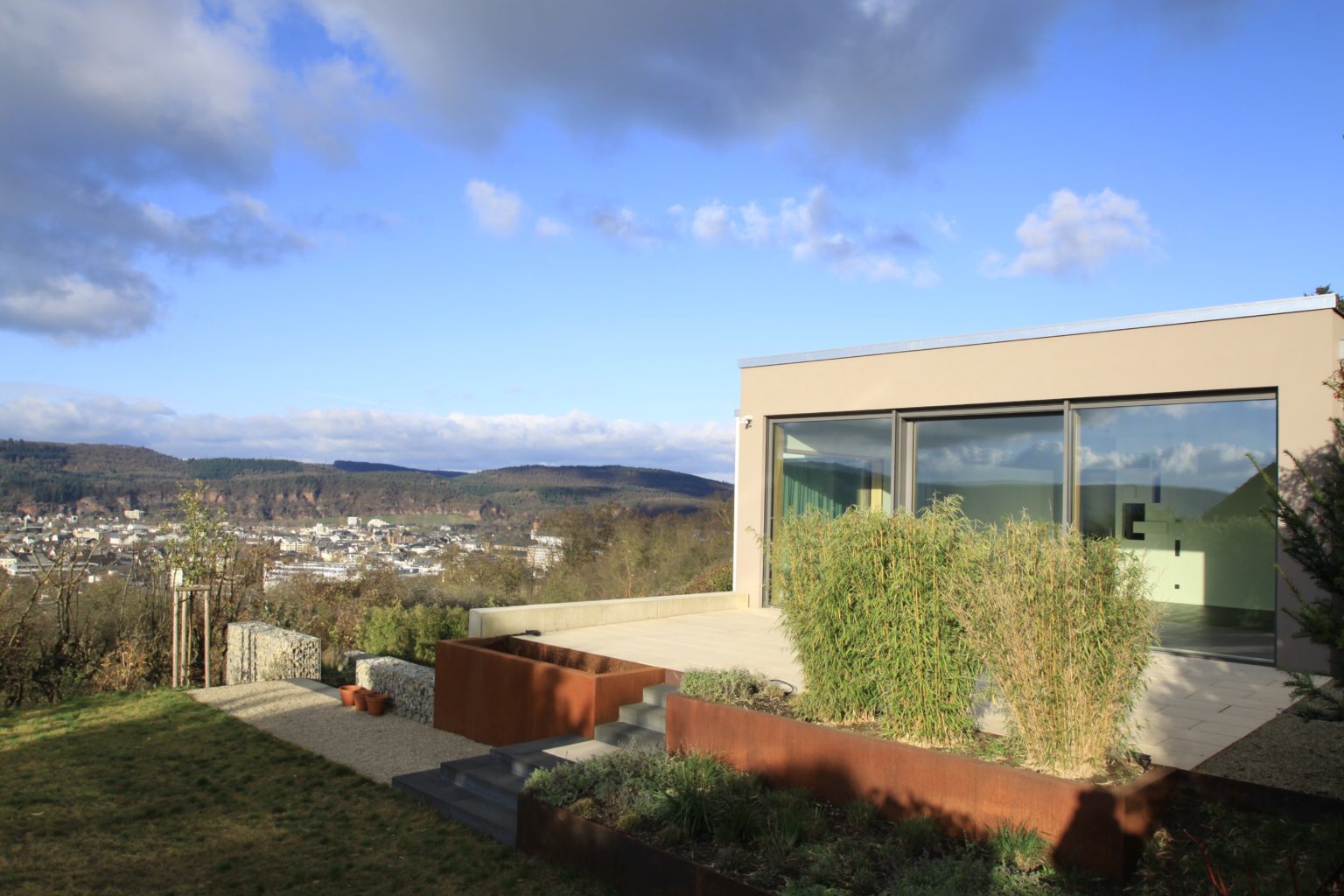 Trier: Luxus-Villa mit Stadtblick.